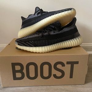 Yeezy 350 v2 carbon